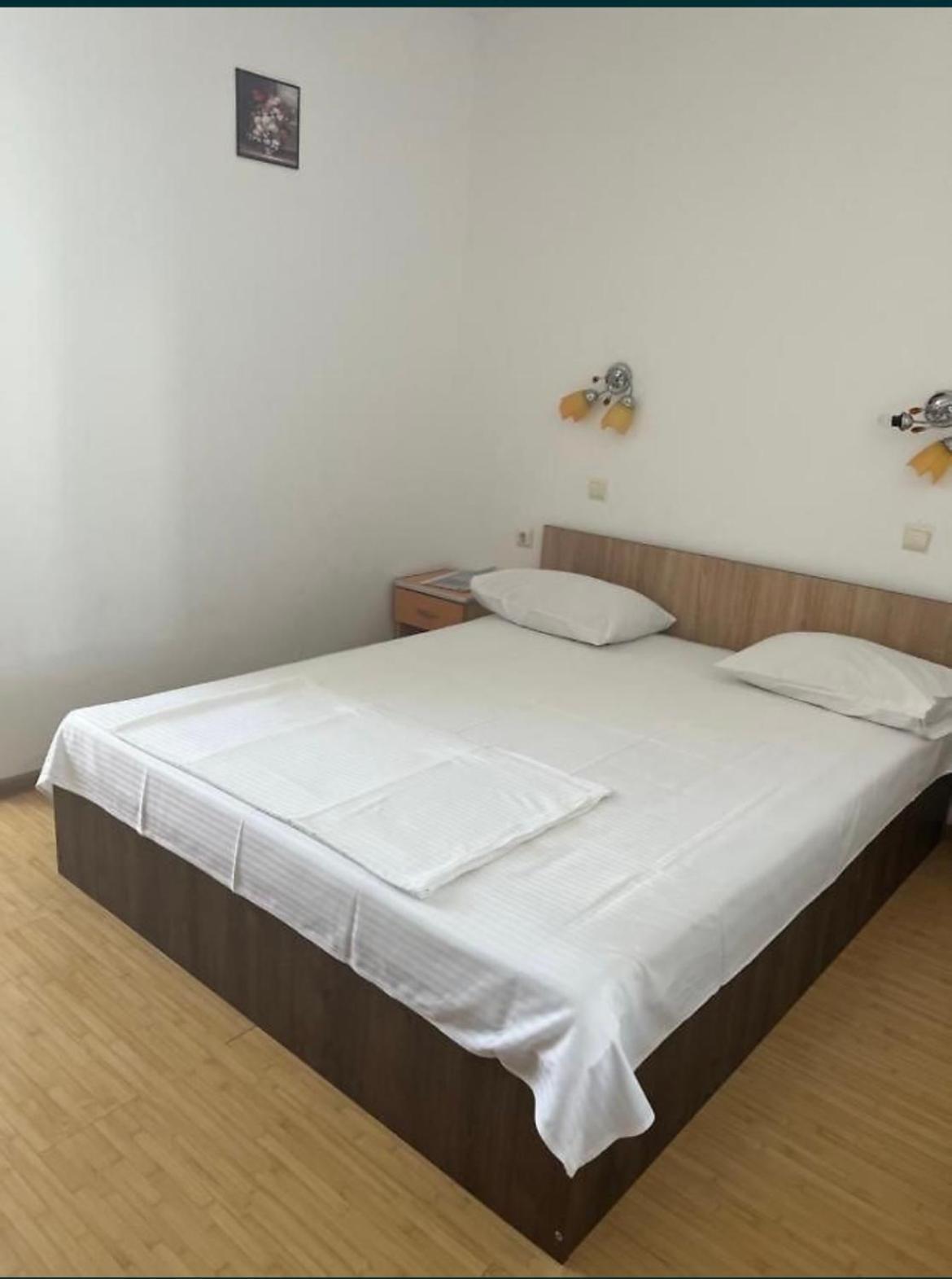 Vila George Hotel Costinesti Bagian luar foto